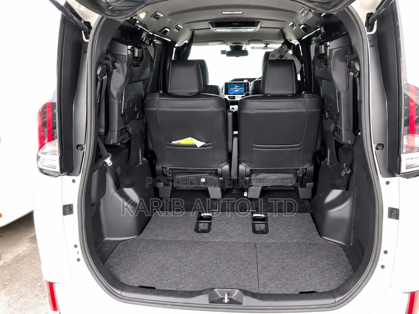 Toyota Esquire 1.8 Front-Wheel Drive Hybrid (7-seater) 2020 Pearl