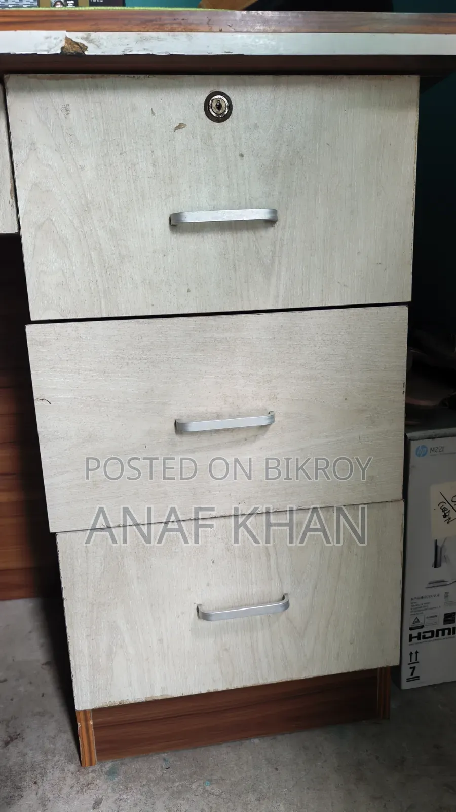 টেবিল বিক্রয়ের জন্য