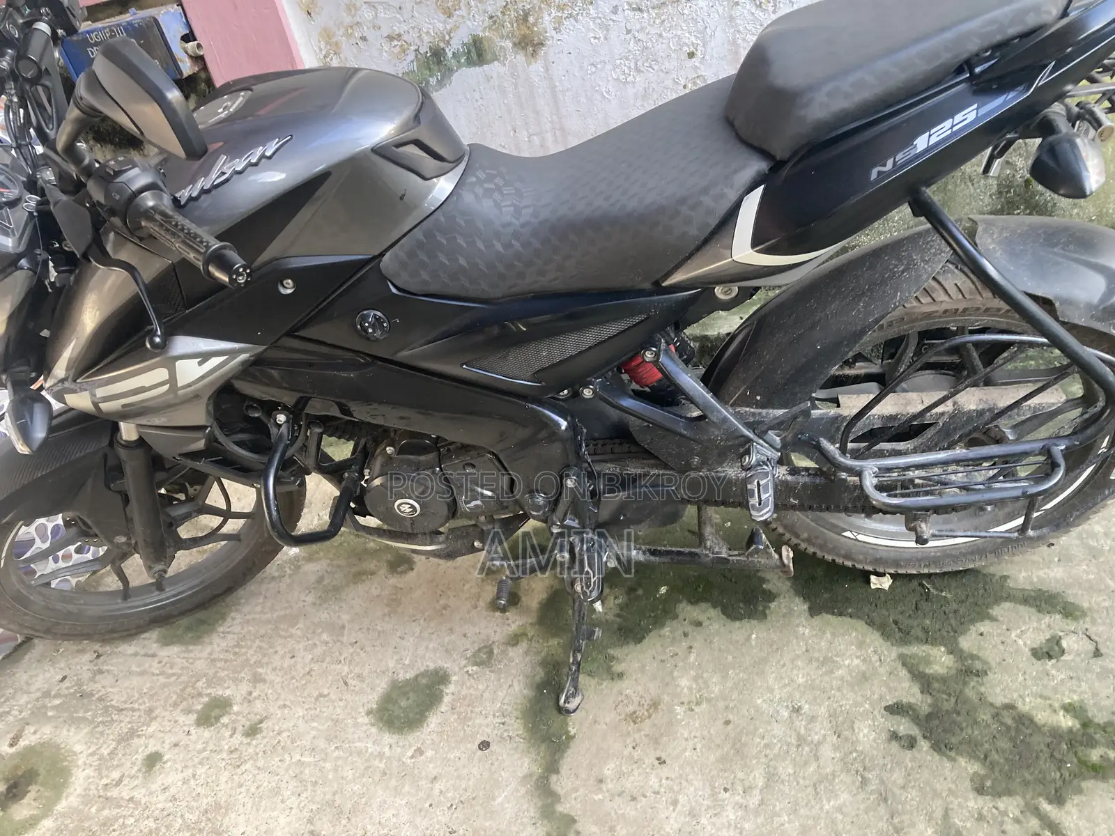 বাজাজ পালসার ১২৫ ২০২৪ গ্রে