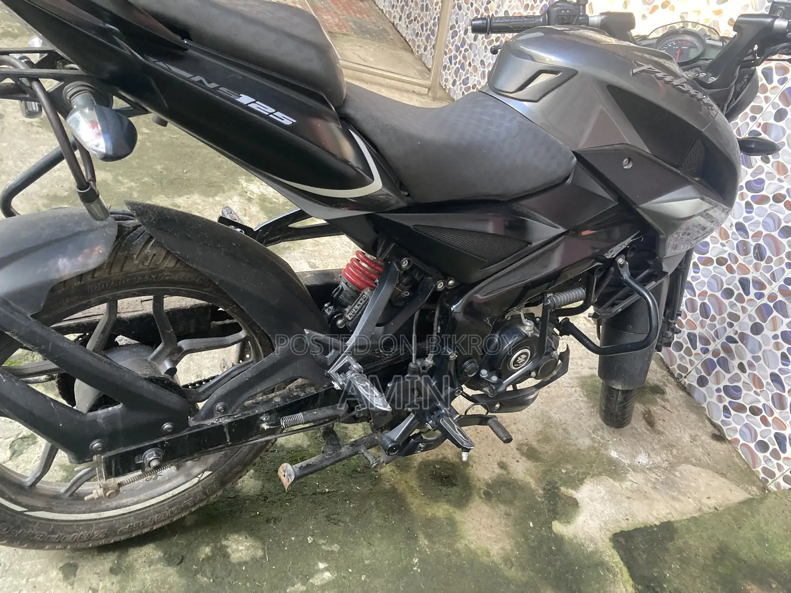 বাজাজ পালসার ১২৫ ২০২৪ গ্রে