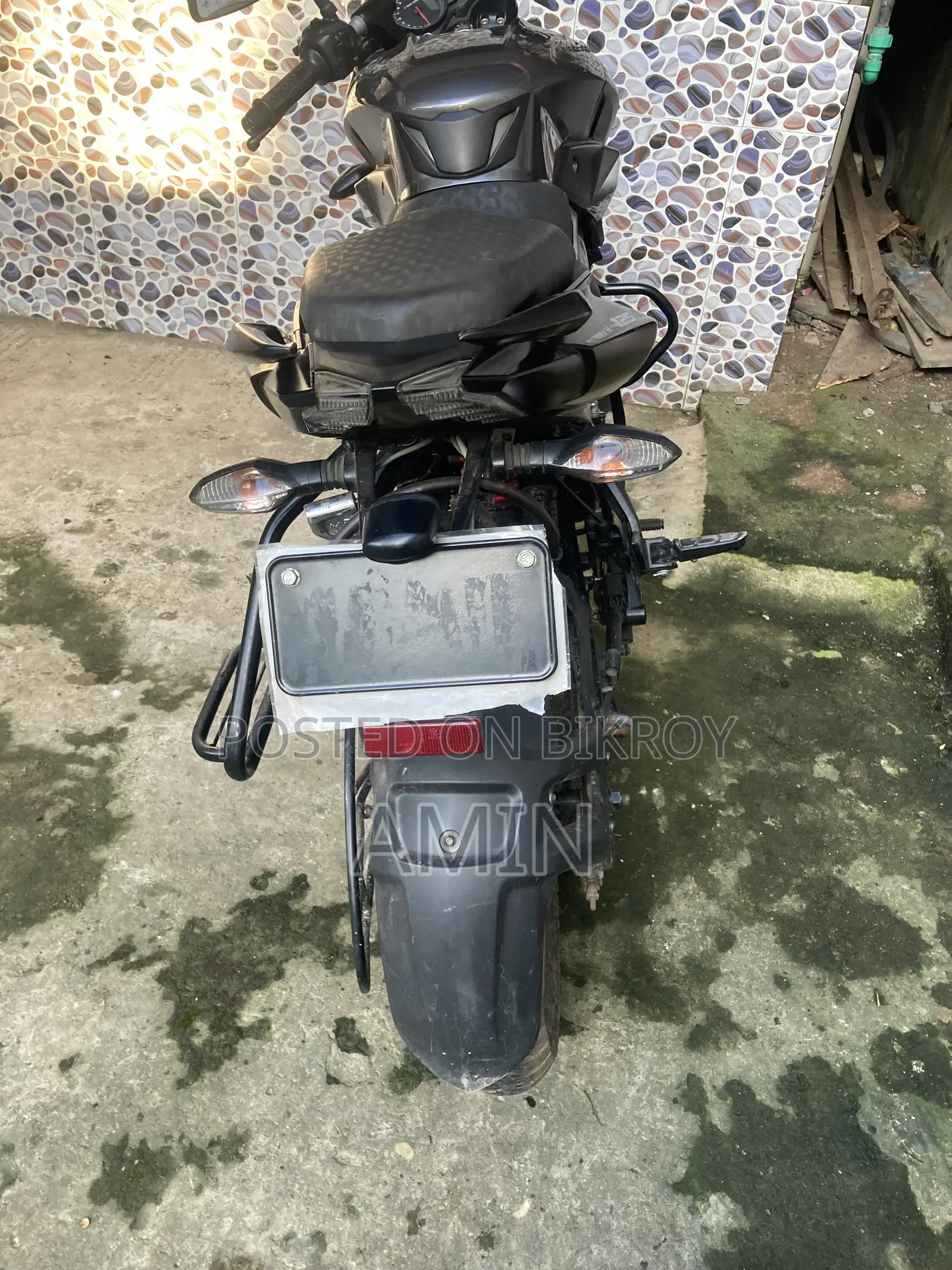 বাজাজ পালসার ১২৫ ২০২৪ গ্রে