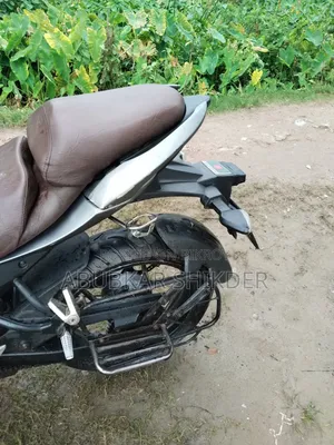 সুজুকি জিক্সার ২০২১ ধূসর
