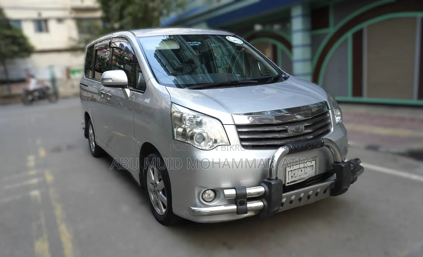 Toyota Noah 2.0 Front-Wheel Drive (7 Seater) 2016 Silver