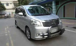 Toyota Noah 2.0 Front-Wheel Drive (7 Seater) 2016 Silver