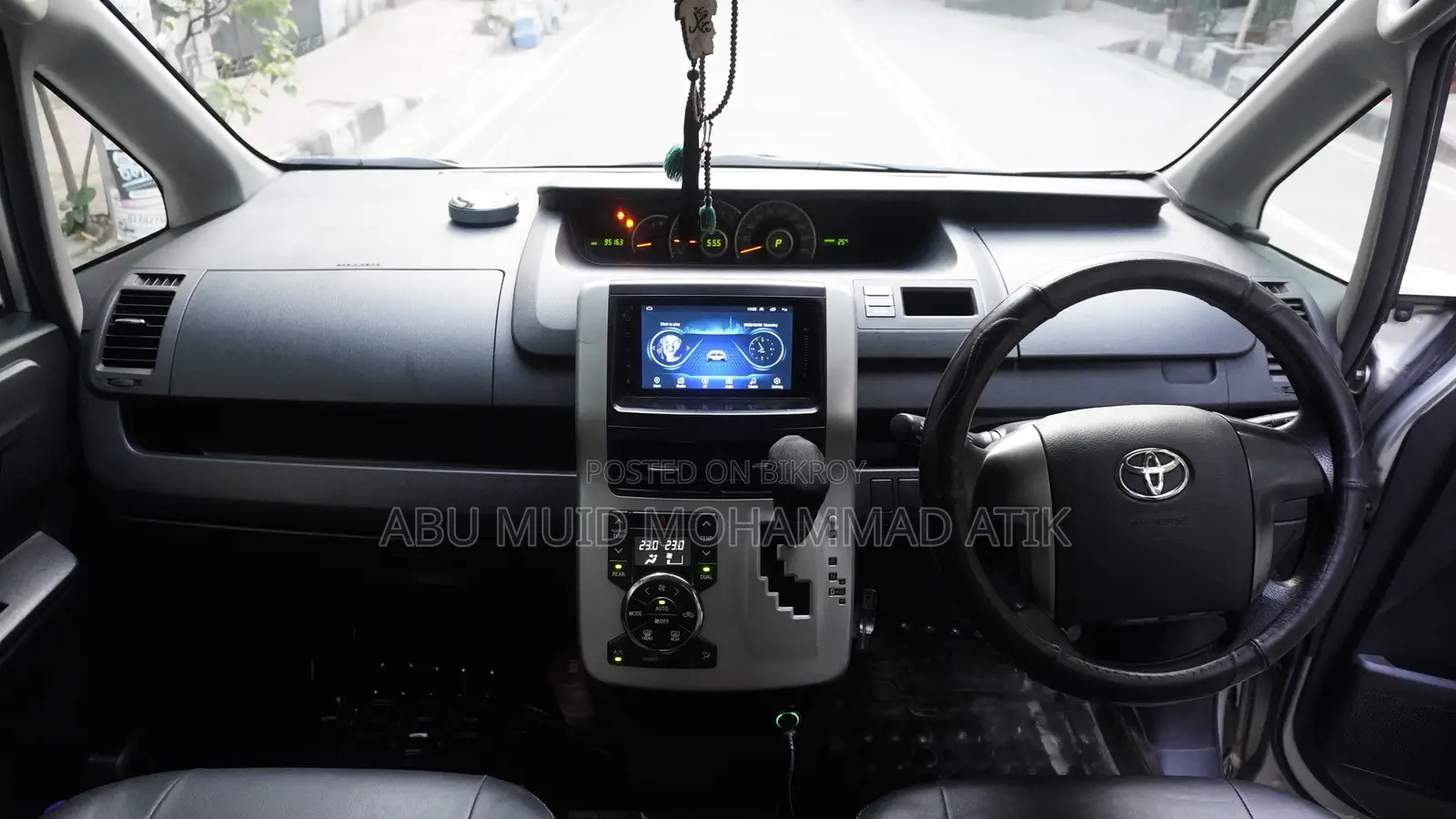 Toyota Noah 2.0 Front-Wheel Drive (7 Seater) 2016 Silver