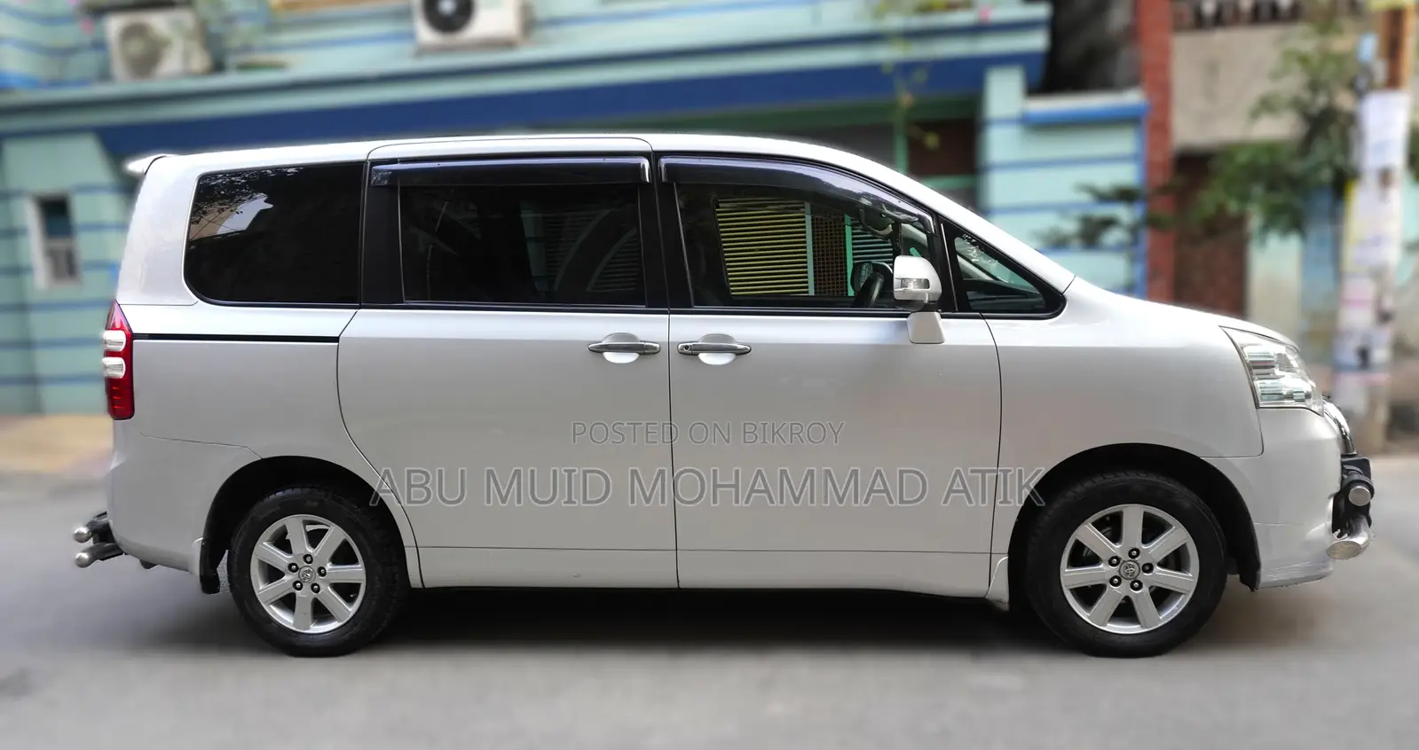 Toyota Noah 2.0 Front-Wheel Drive (7 Seater) 2016 Silver