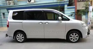 Toyota Noah 2.0 Front-Wheel Drive (7 Seater) 2016 Silver