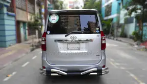 Toyota Noah 2.0 Front-Wheel Drive (7 Seater) 2016 Silver