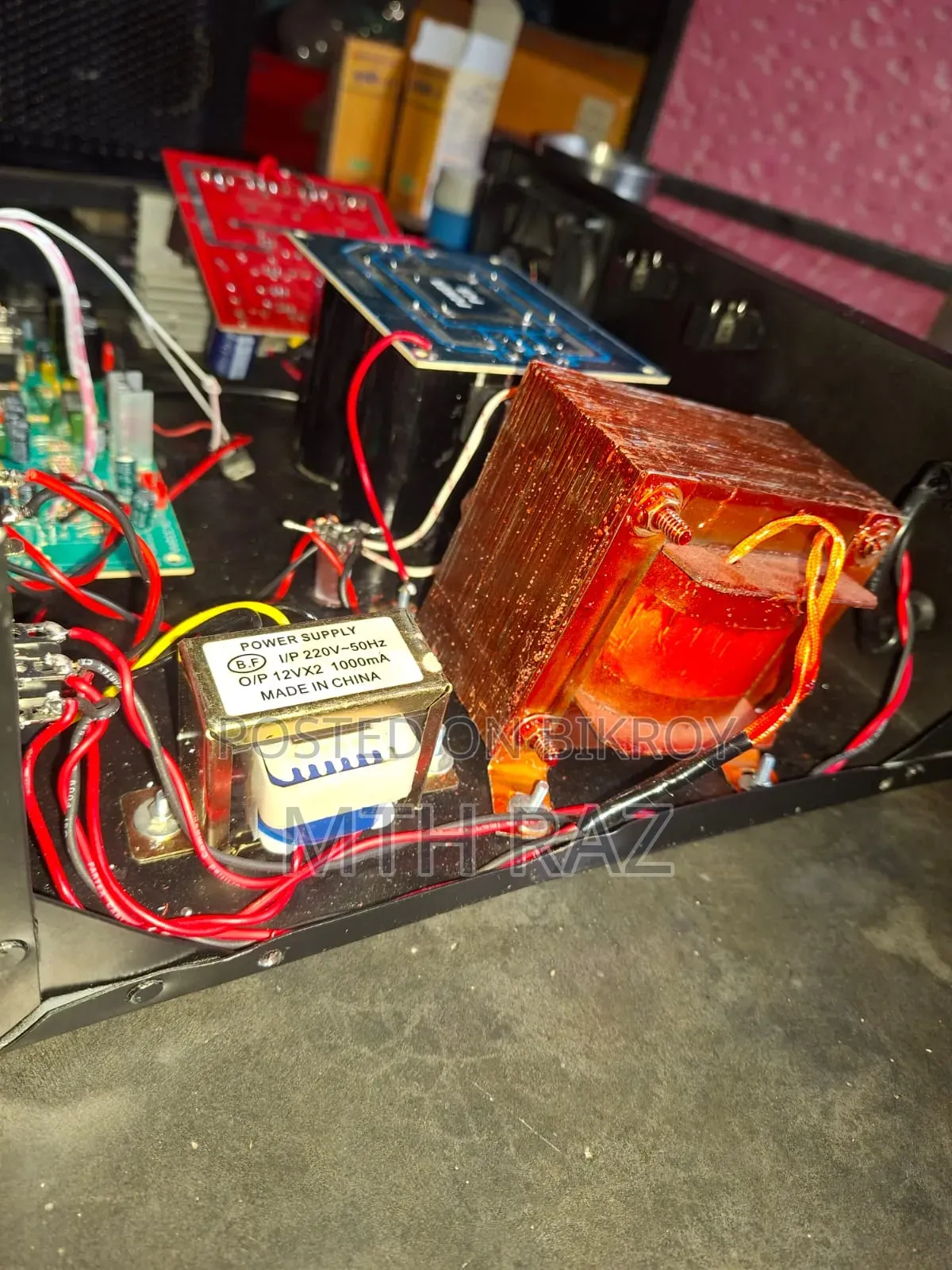 Amplifier with 12-inch speaker box