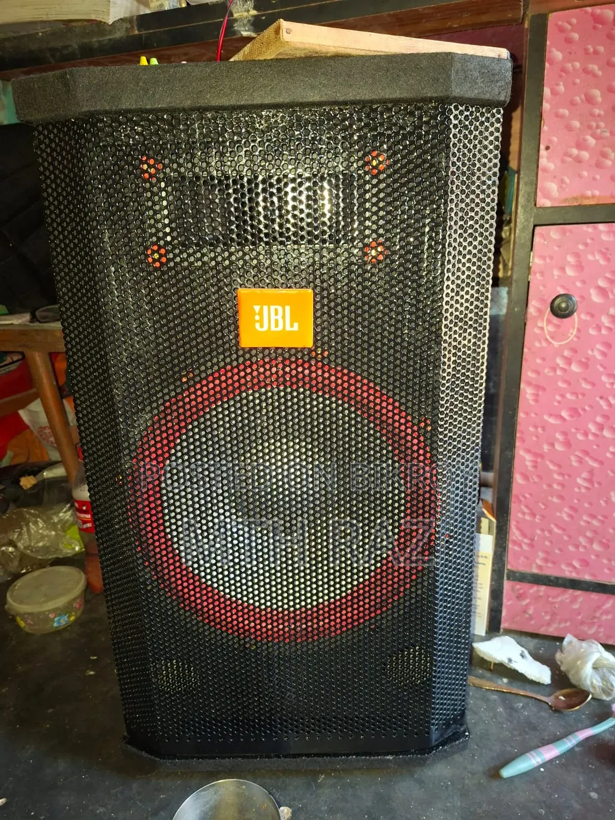 Amplifier with 12-inch speaker box