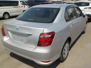 টয়োটা এক্সিও ২০২১ সাদা