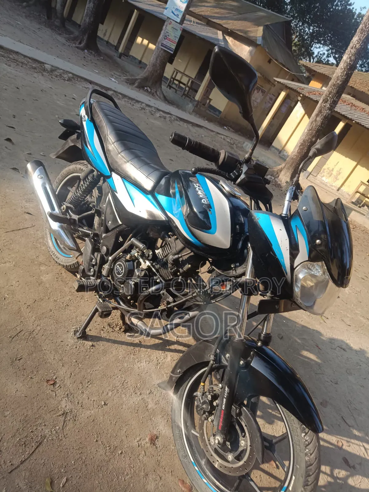 বাজাজ ডিসকভার ১২৫ ২০২২ নীল