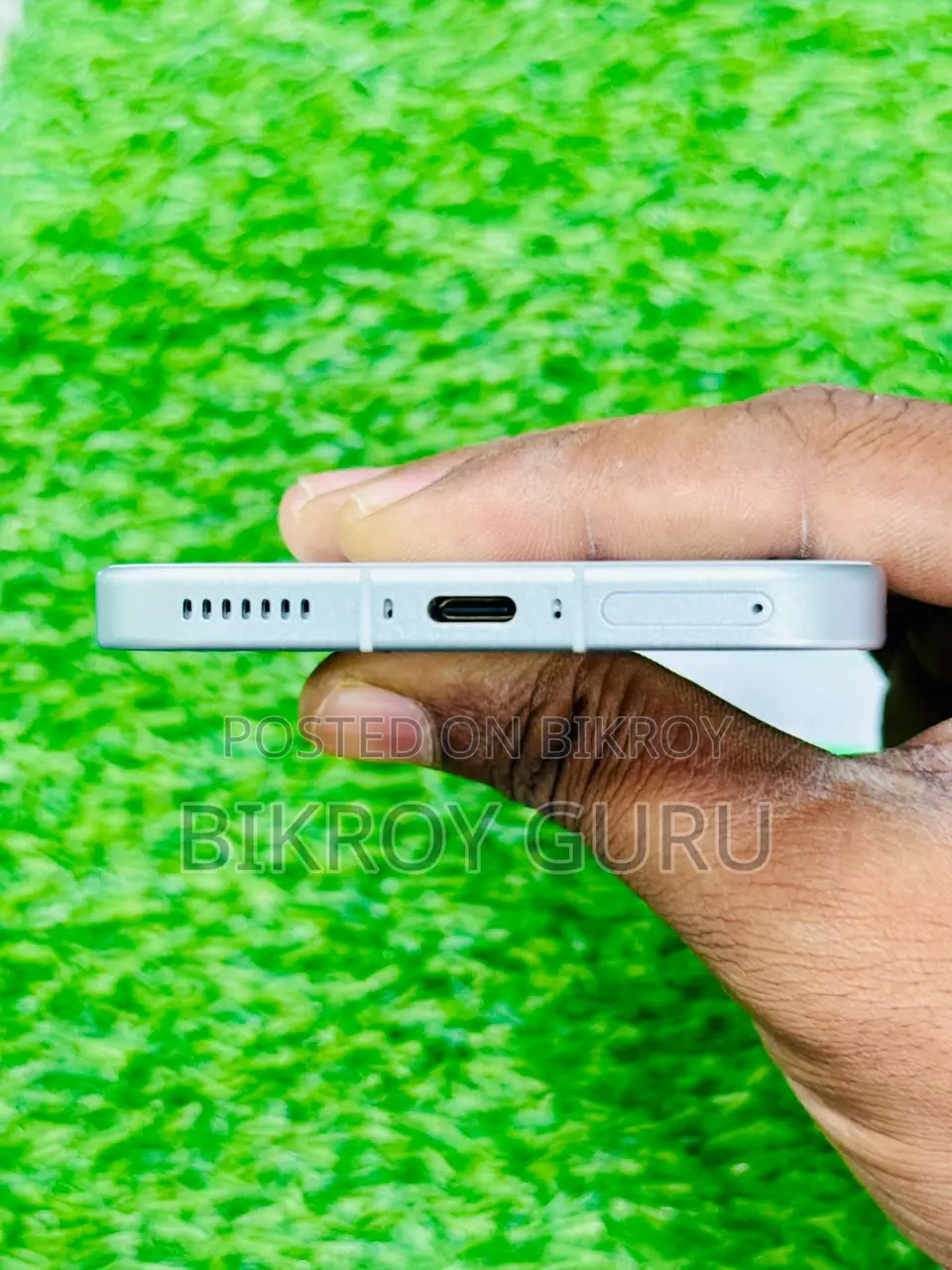আইকিউওও ১৫ ৫১২ জিবি সাদা