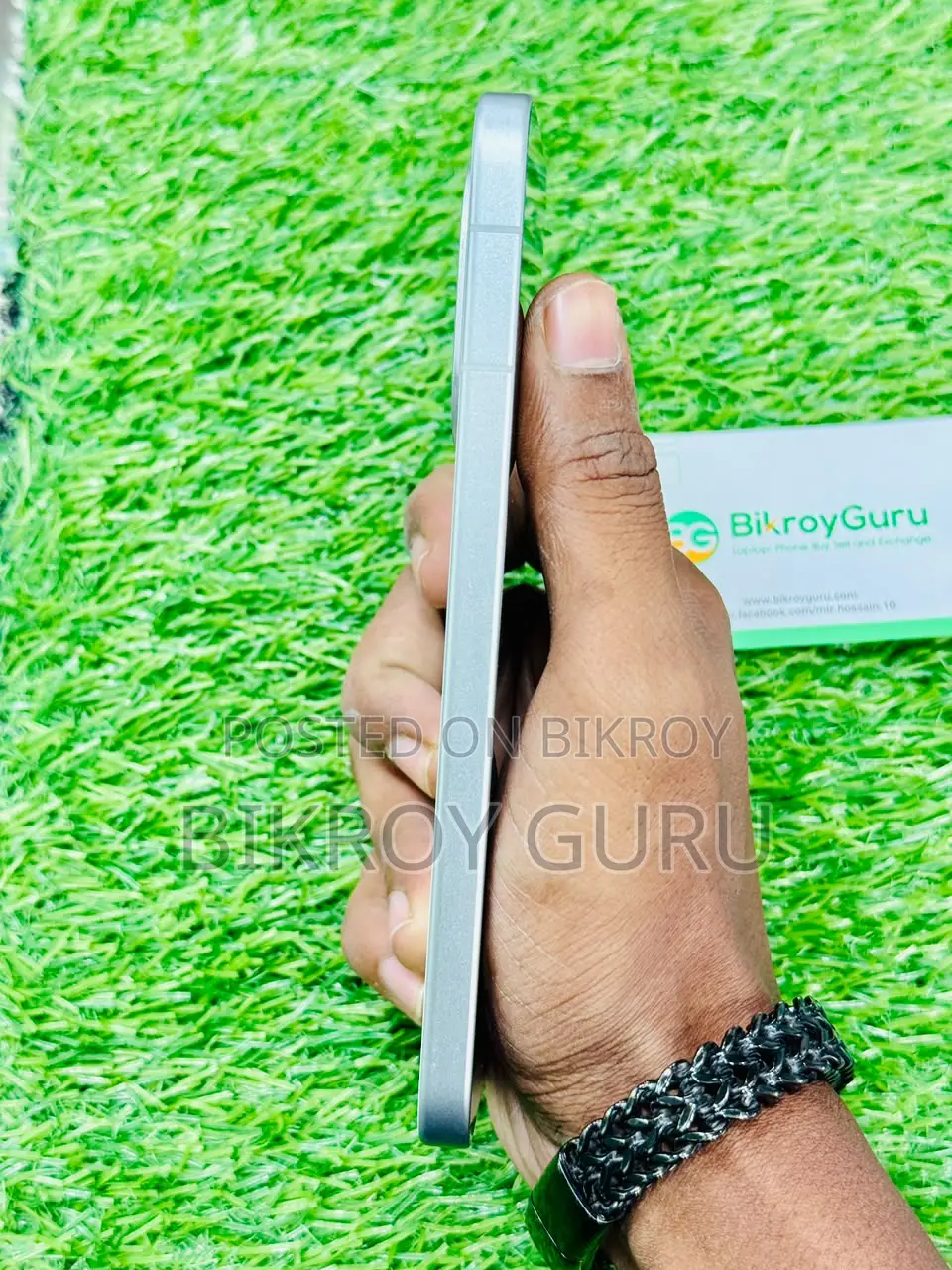 আইকিউওও ১৫ ৫১২ জিবি সাদা