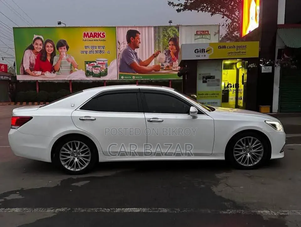 টয়োটা ক্রাউন ২০১৬ পার্ল