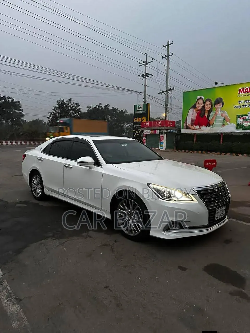 টয়োটা ক্রাউন ২০১৬ পার্ল