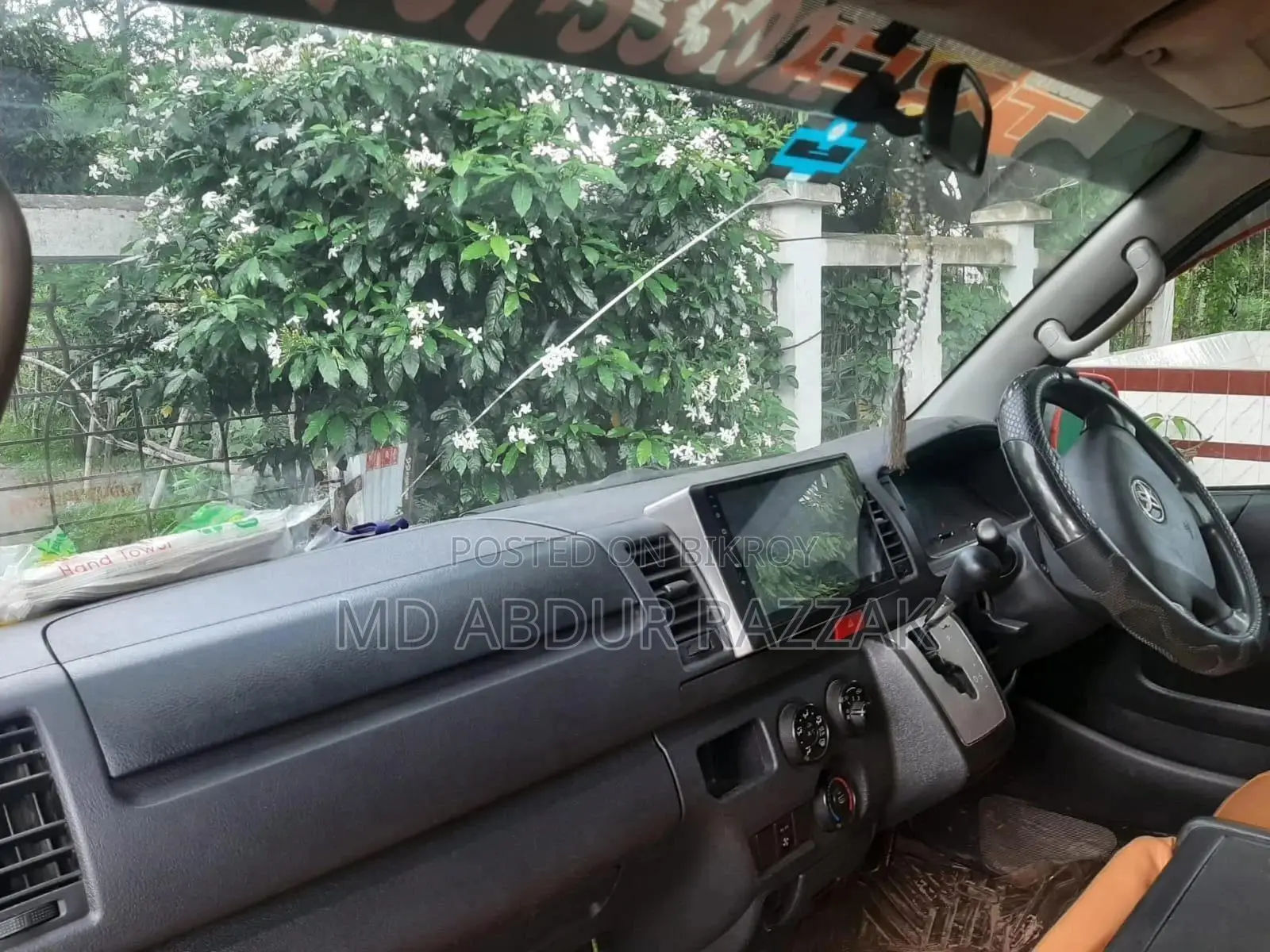Toyota HiAce 2015 Silver