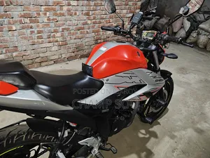 সুজুকি জিক্সার ২০২৫ অরেঞ্জ