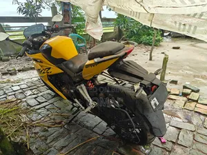 Hero Karizma XMR 210 2024 Yellow