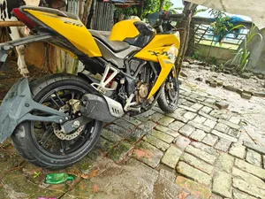 Hero Karizma XMR 210 2024 Yellow
