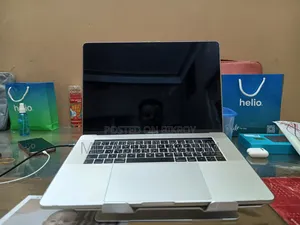 Laptop Apple MacBook Pro 2018 16GB Intel Core i7 SSD 256GB