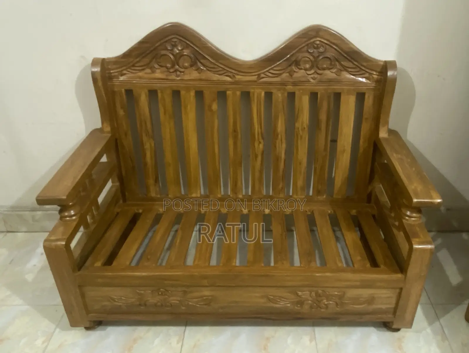 Very Good Quality 5-Seater Wooden Sofa Set for Sale