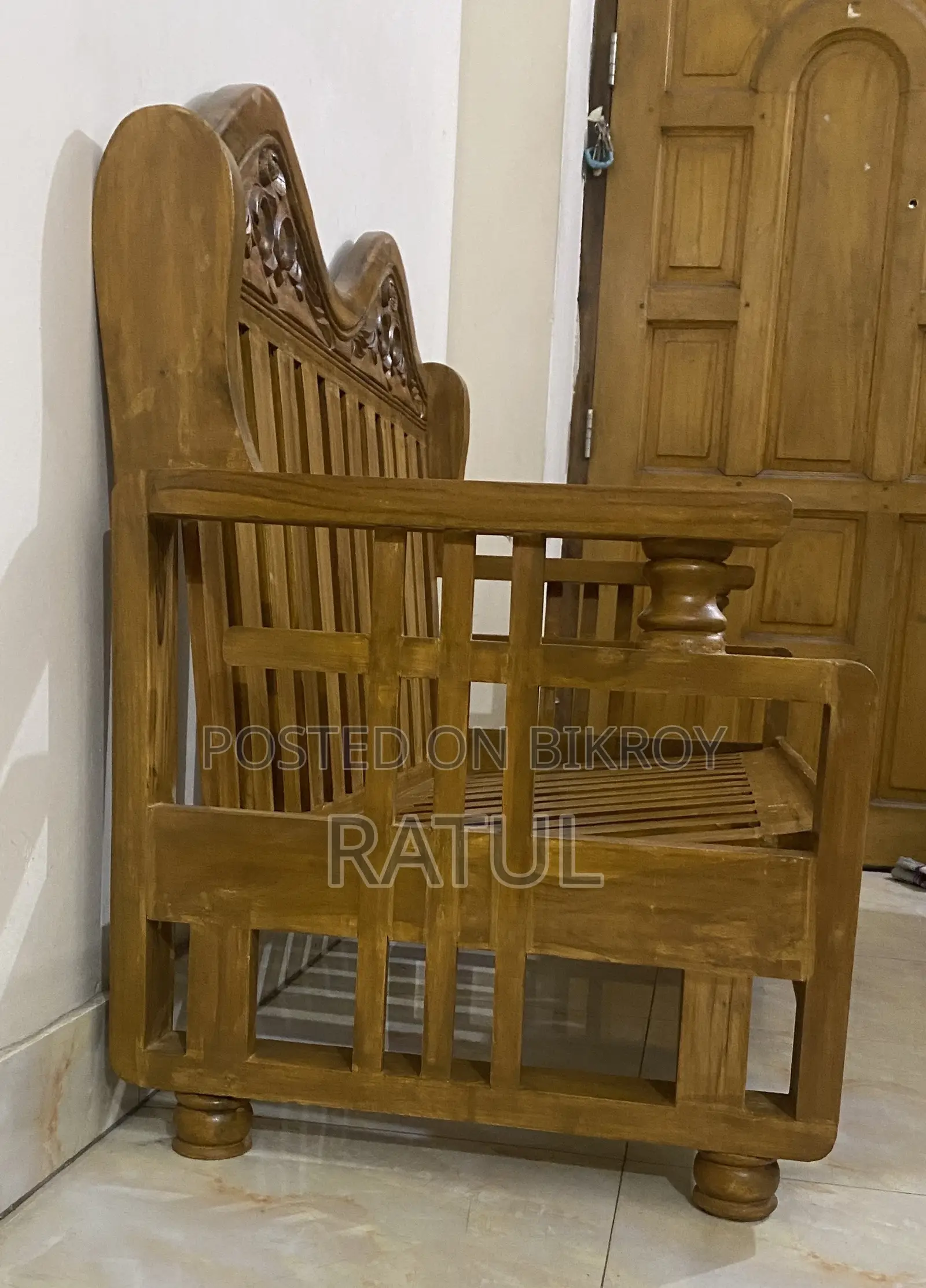Very Good Quality 5-Seater Wooden Sofa Set for Sale