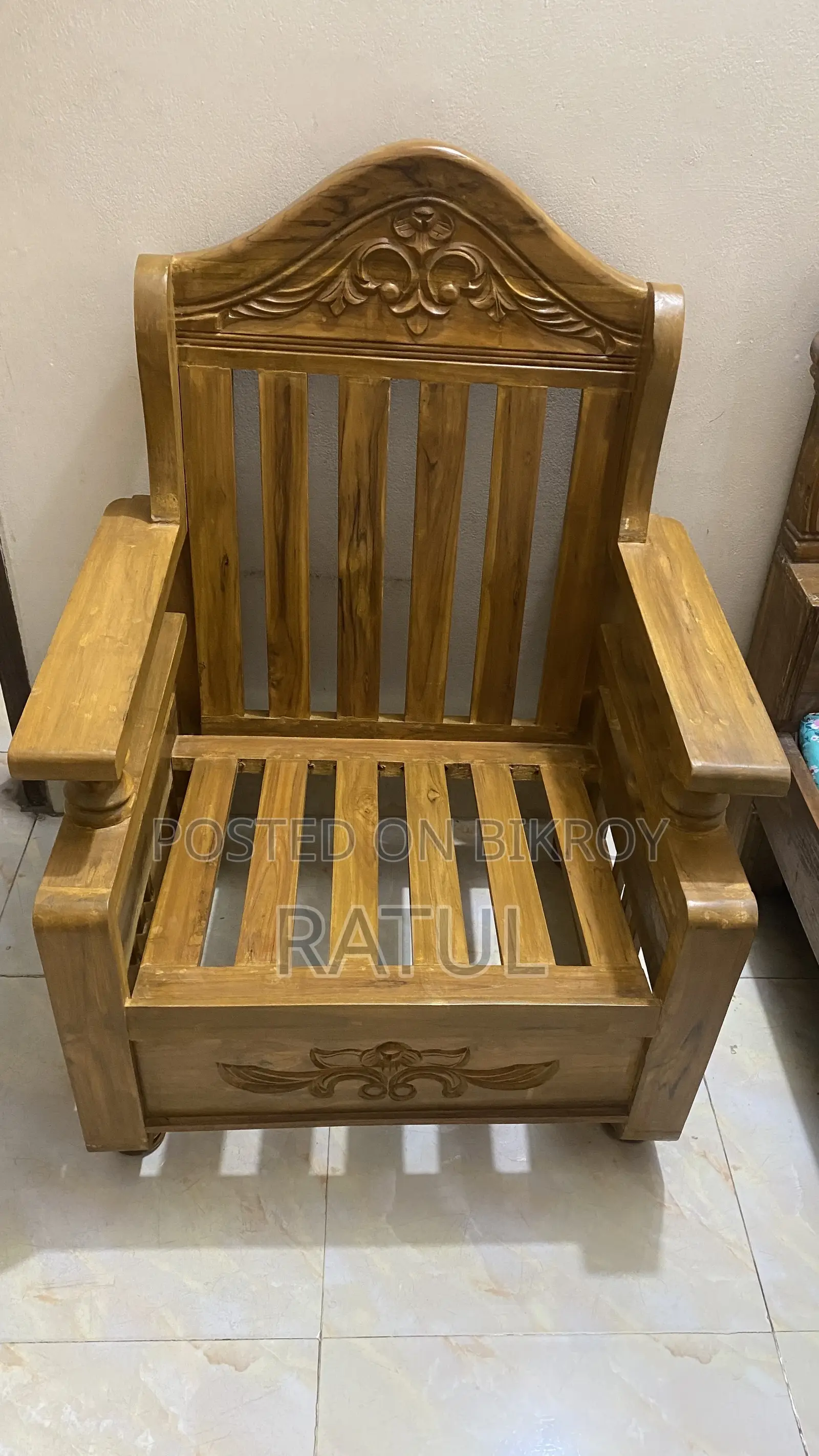 Very Good Quality 5-Seater Wooden Sofa Set for Sale