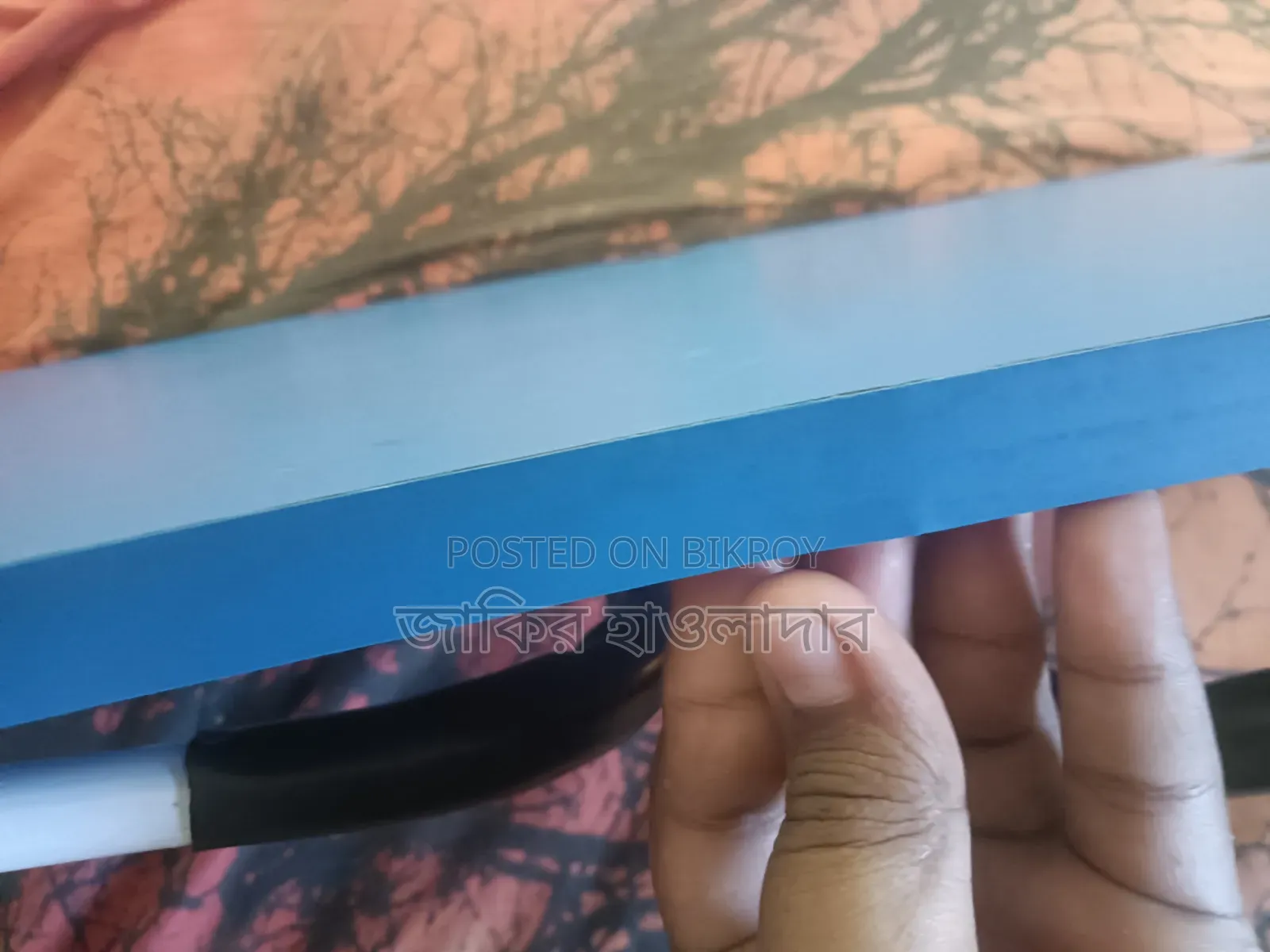 আমি বড় টেবিল কিনবো তাই বিক্রি করে দিচ্ছি