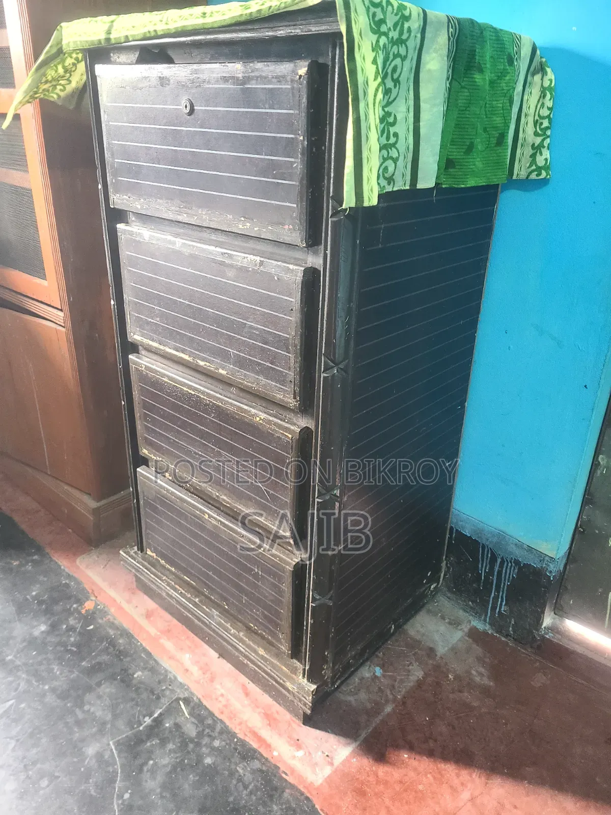 ওয়ারড্রব বিক্রি হবে