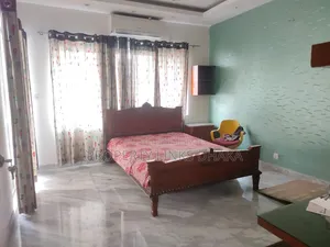 বনানীতে ভাড়ার জন্য আসবাবপত্রসহ ৪ বেডরুমের অ্যাপার্টমেন্ট