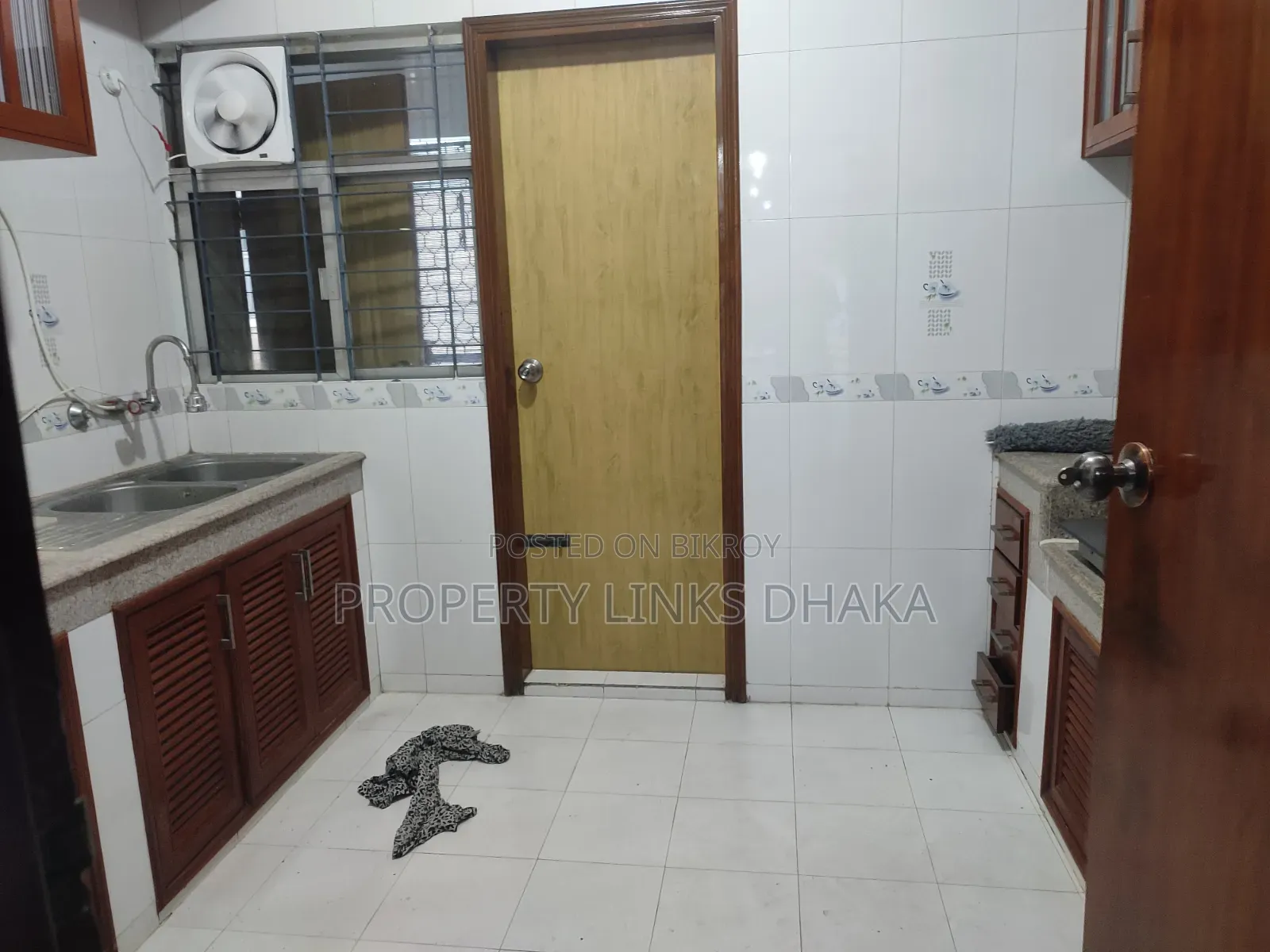 বনানীতে ভাড়ার জন্য আসবাবপত্রসহ ৪ বেডরুমের অ্যাপার্টমেন্ট