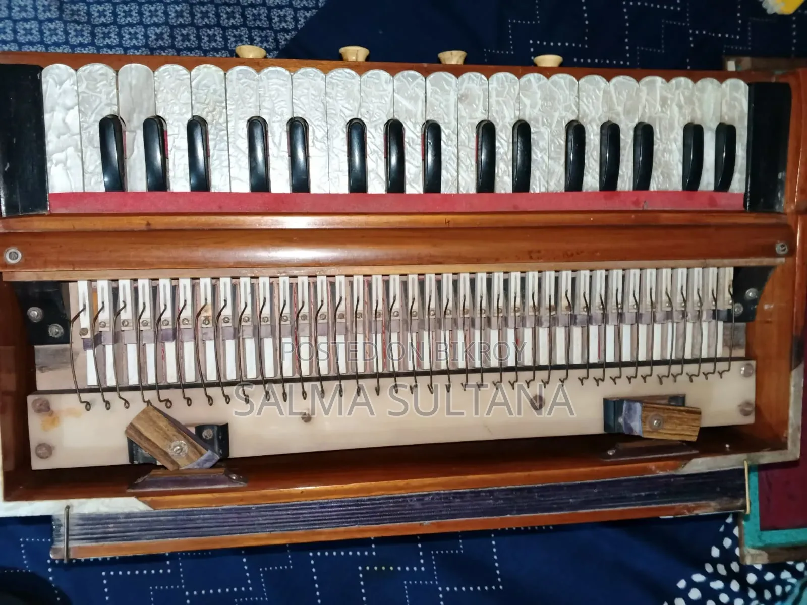 A Beautiful Harmonium for Beautiful Melodies! 
 Good Condition
