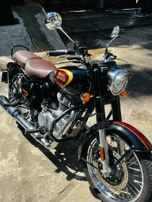 রয়্যাল মোটরসাইকেল ২০২৫ কালো