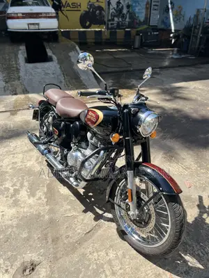 Royal Motorcycle 2025 Black