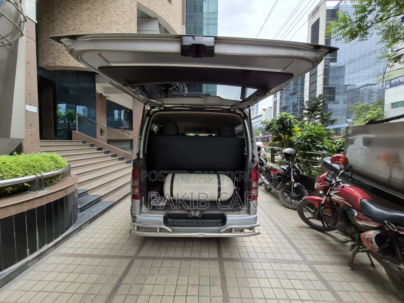 Toyota Grand HiAce 2002 Silver