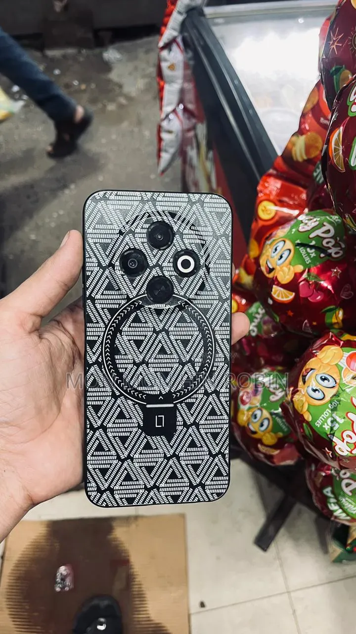 টেকনো স্পার্ক ৩০সি ১২৮ জিবি হোয়াইট