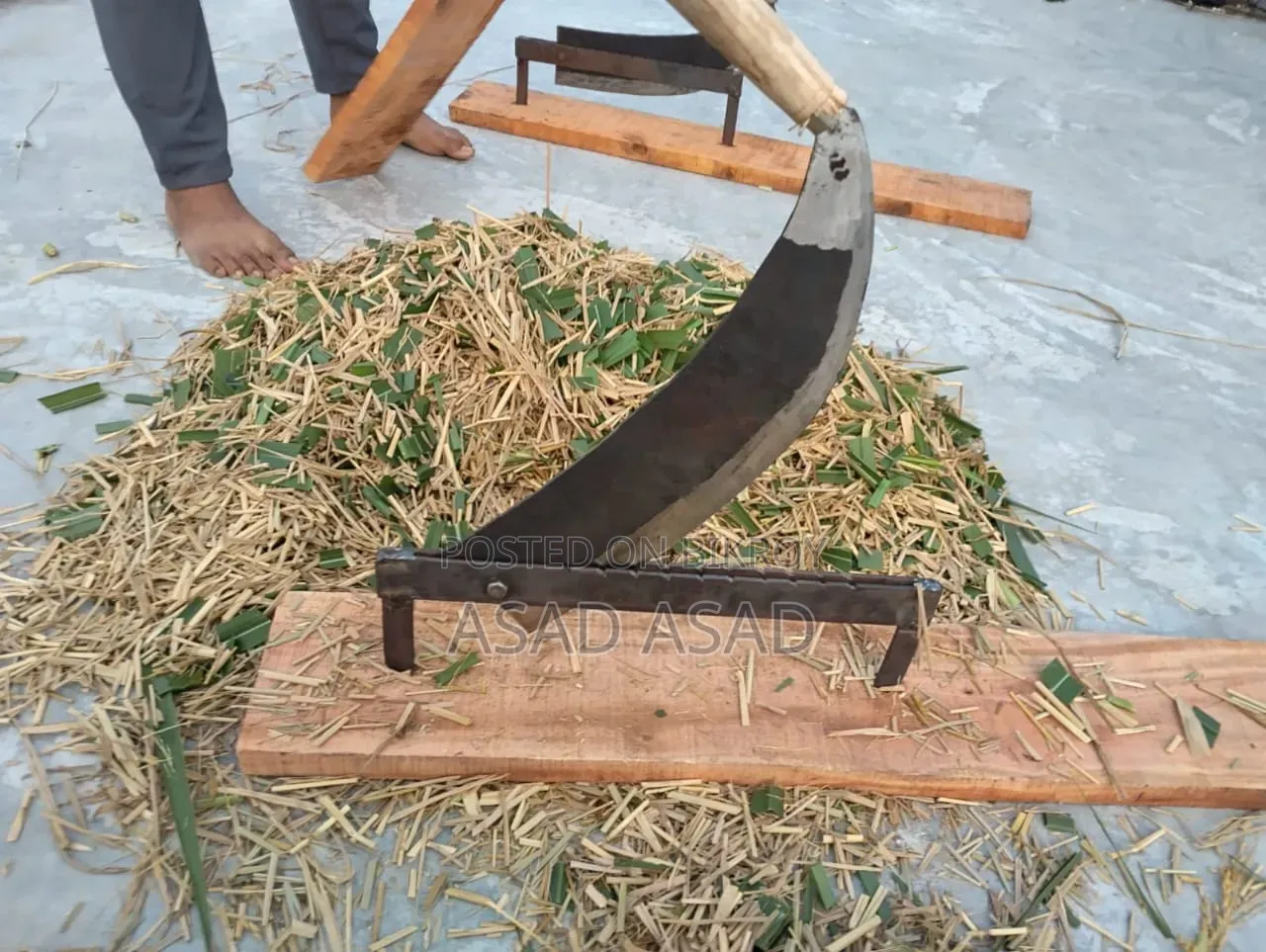 Manual straw and grass cutting yati