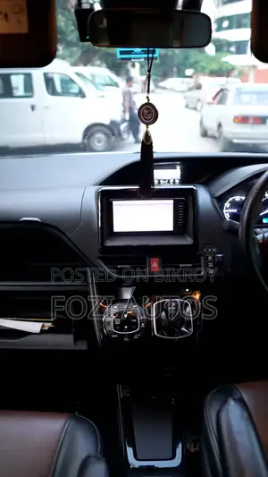 Toyota Esquire 1.8 Front-Wheel Drive Hybrid (7 Seater) 2019 Pearl