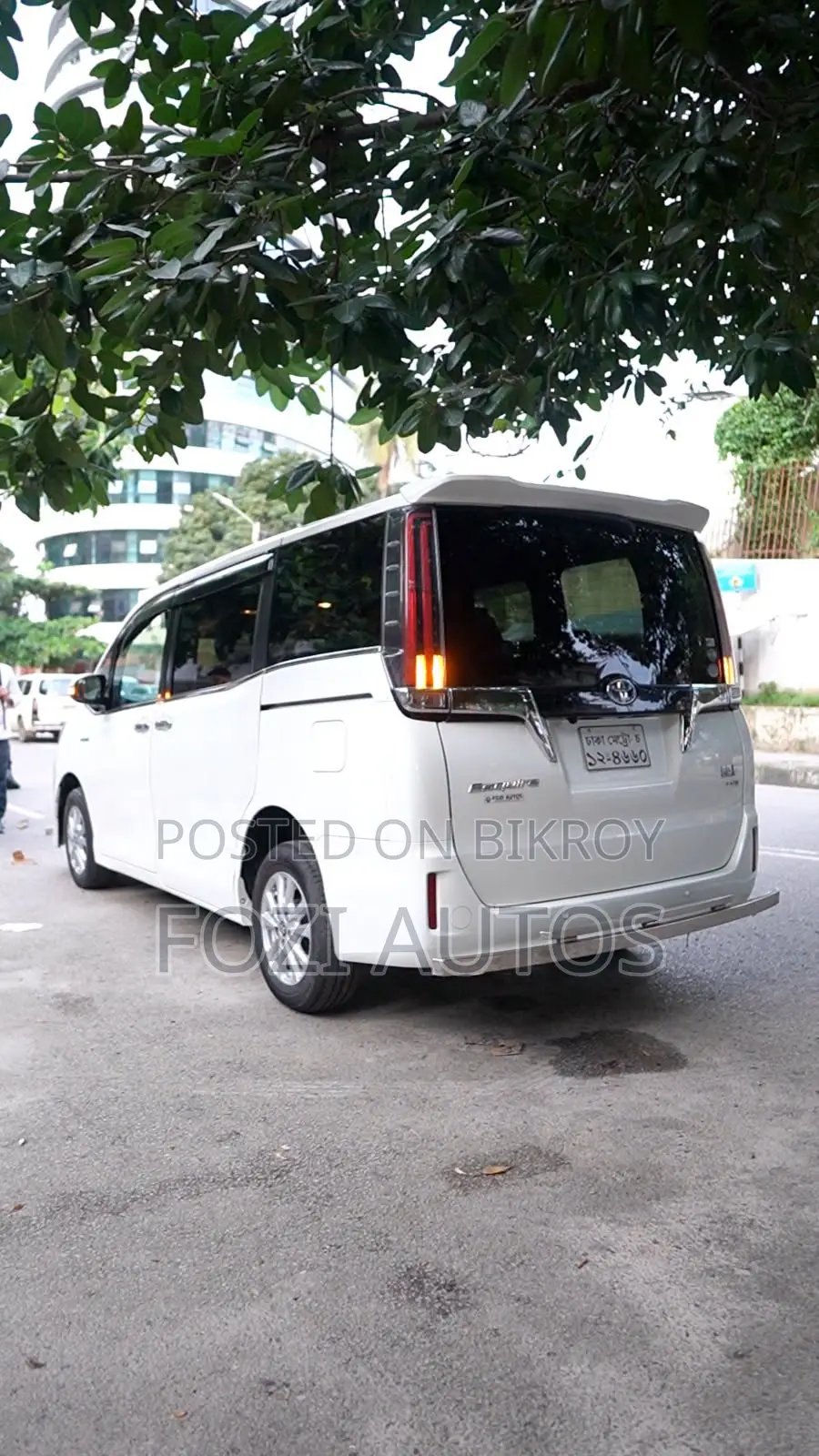 Toyota Esquire 1.8 Front-Wheel Drive Hybrid (7 Seater) 2019 Pearl