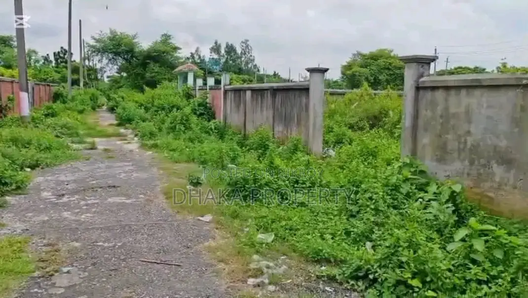 সেক্টর-২০ এ ৩০০ ফুটের কাছে ৫ কাঠা পার্ক ইস্ট