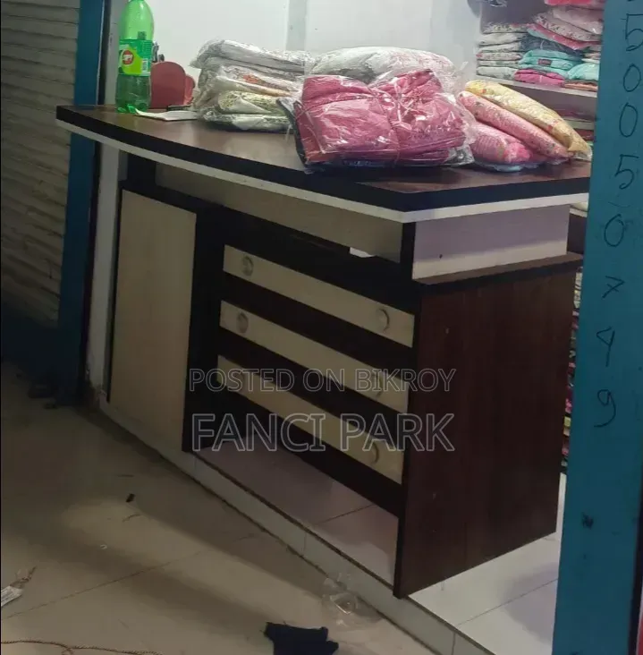 অফিস/দোকানের ক্যাশ টেবিল