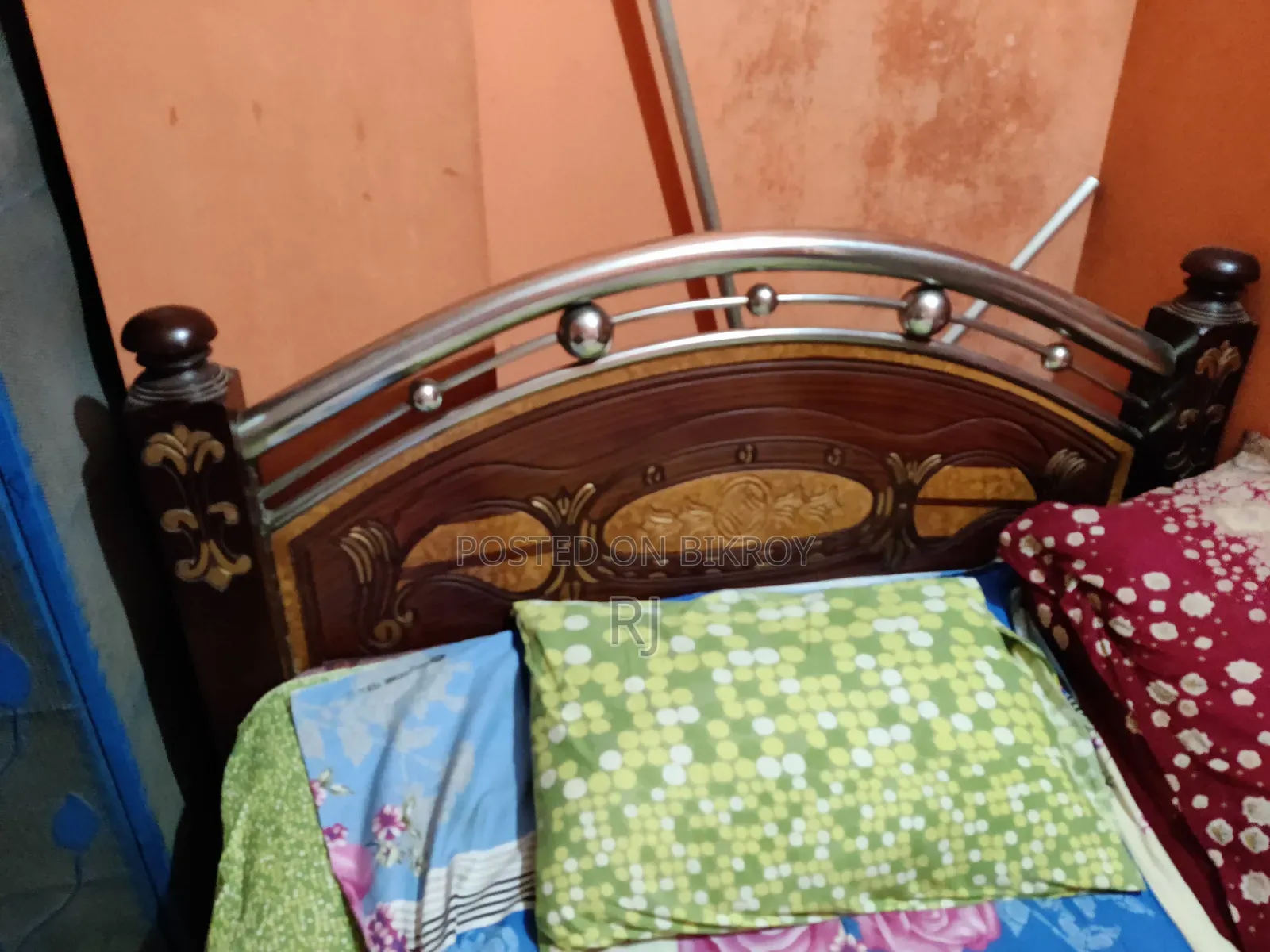 ৬ ফুট/৪ ফুট মালয়েশিয়ান কাঠ এবং স্টিলের বিছানা