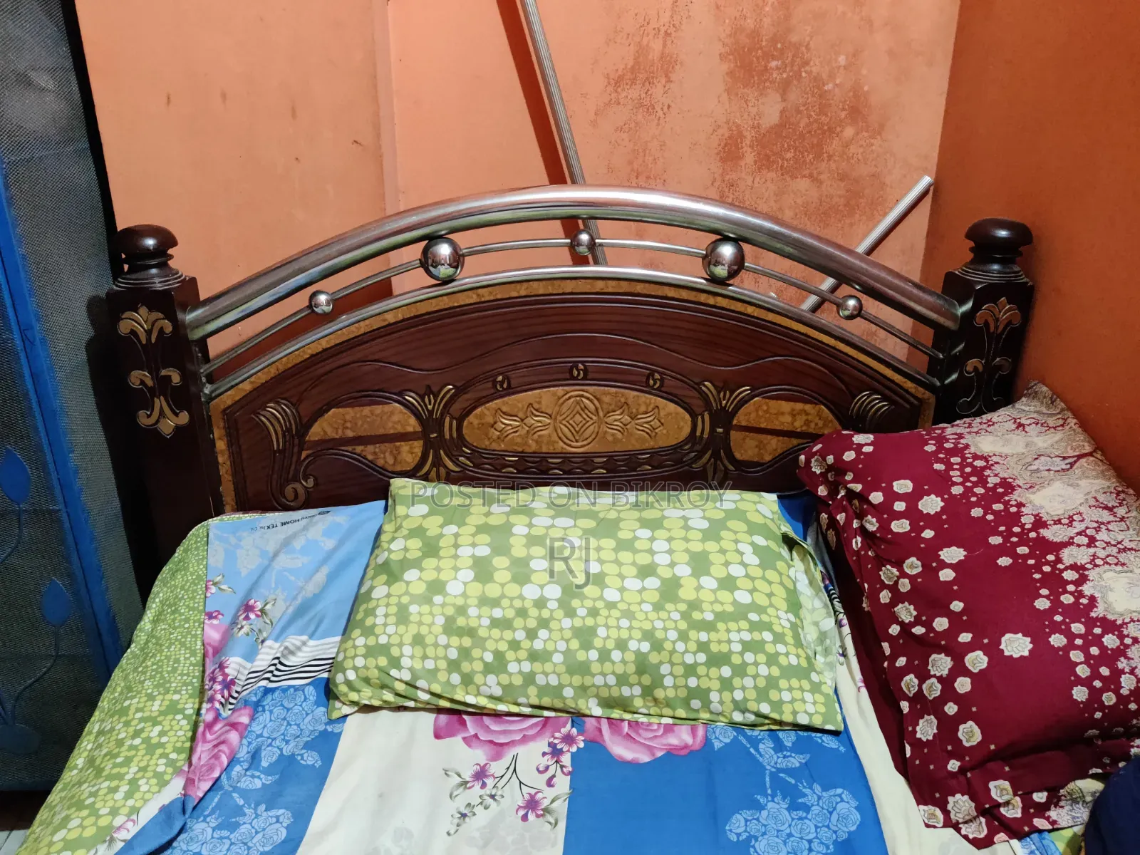 ৬ ফুট/৪ ফুট মালয়েশিয়ান কাঠ এবং স্টিলের বিছানা