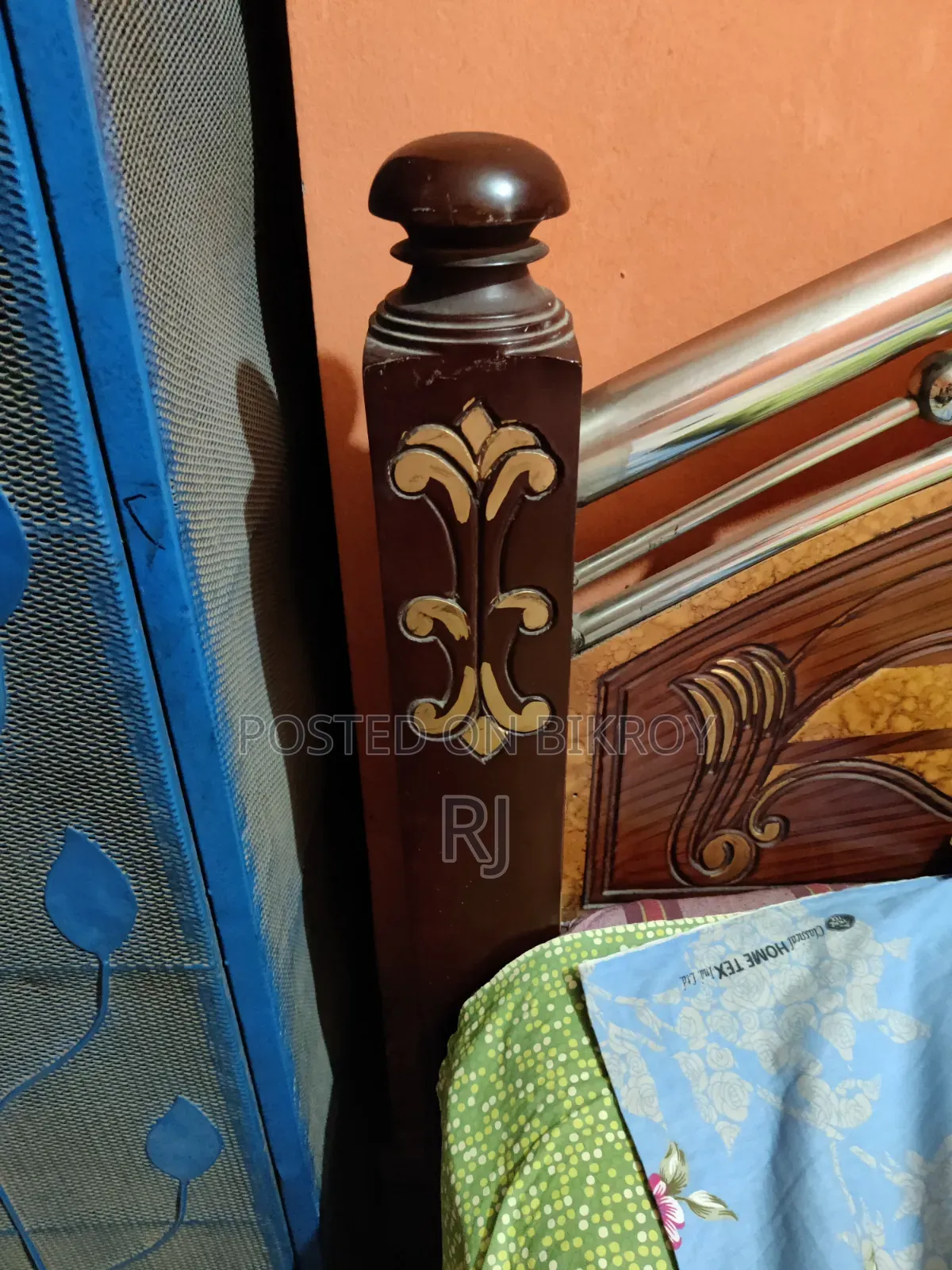 ৬ ফুট/৪ ফুট মালয়েশিয়ান কাঠ এবং স্টিলের বিছানা