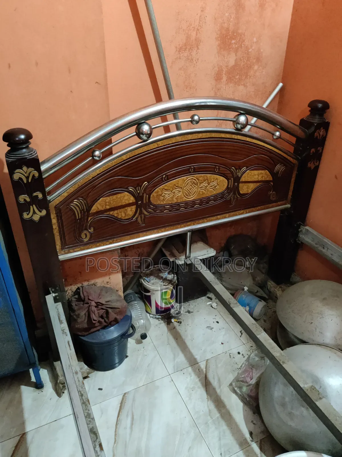 ৬ ফুট/৪ ফুট মালয়েশিয়ান কাঠ এবং স্টিলের বিছানা