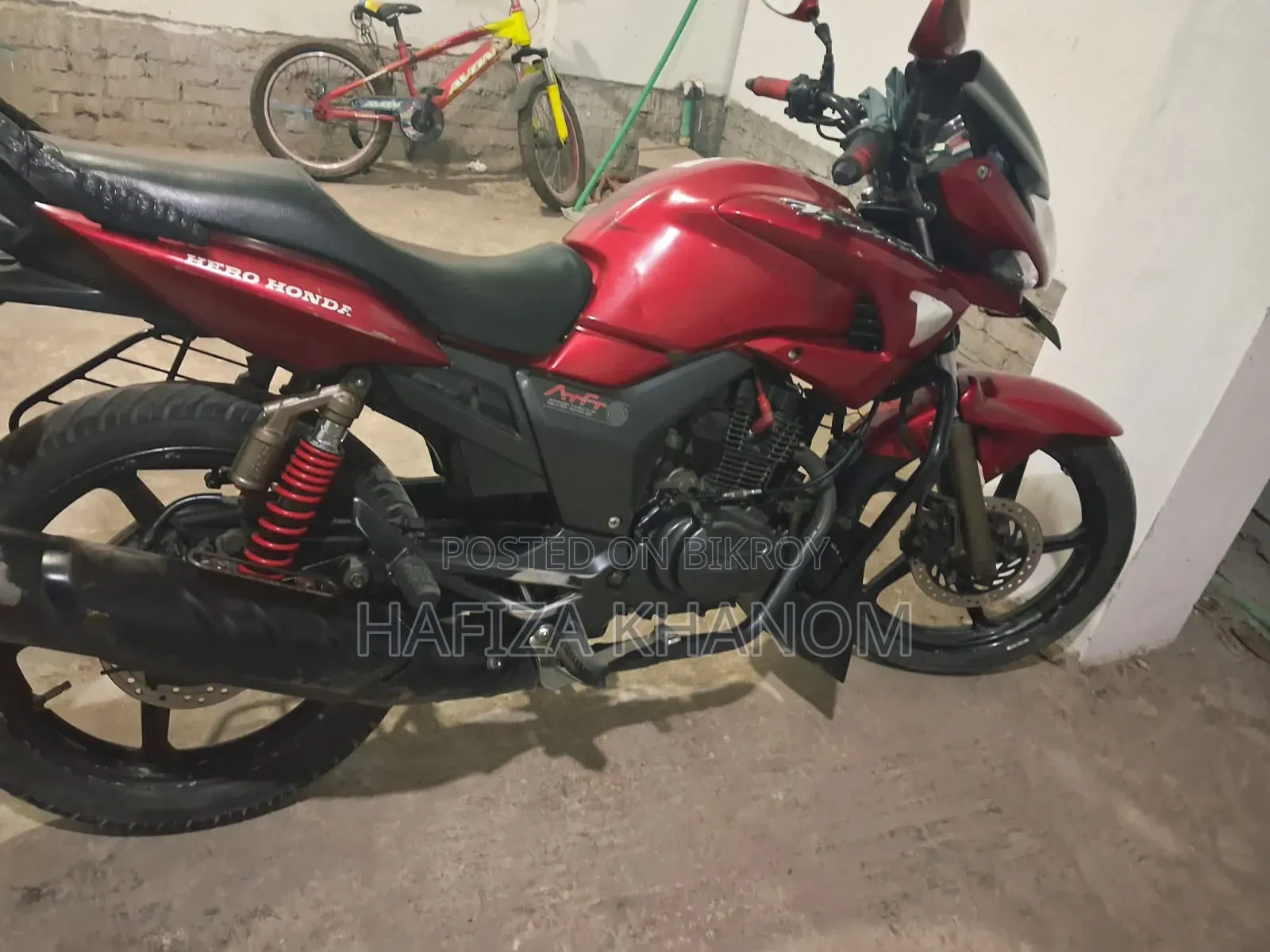 Hero Hunk 2005 Red