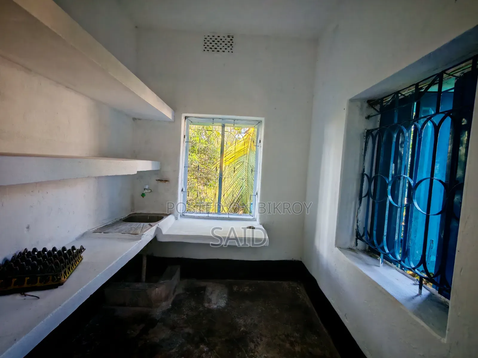 3 Bedroom Apartment in Court Station for rent