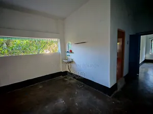 3 Bedroom Apartment in Court Station for rent