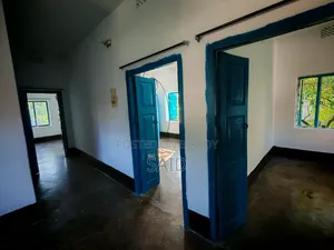 3 Bedroom Apartment in Court Station for rent